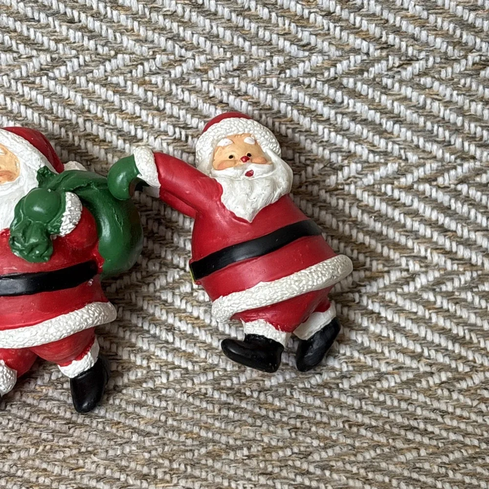 Pot Or Lamp Percher Santas Set of 3 Resin 2.25'